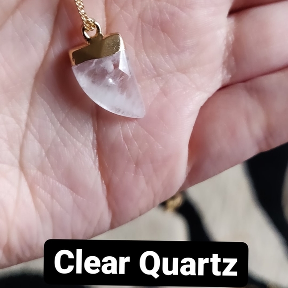 Natural 🔮🤍 crystal pendant 🤍🔮 gold chained necklaces - Picture 10 of 11